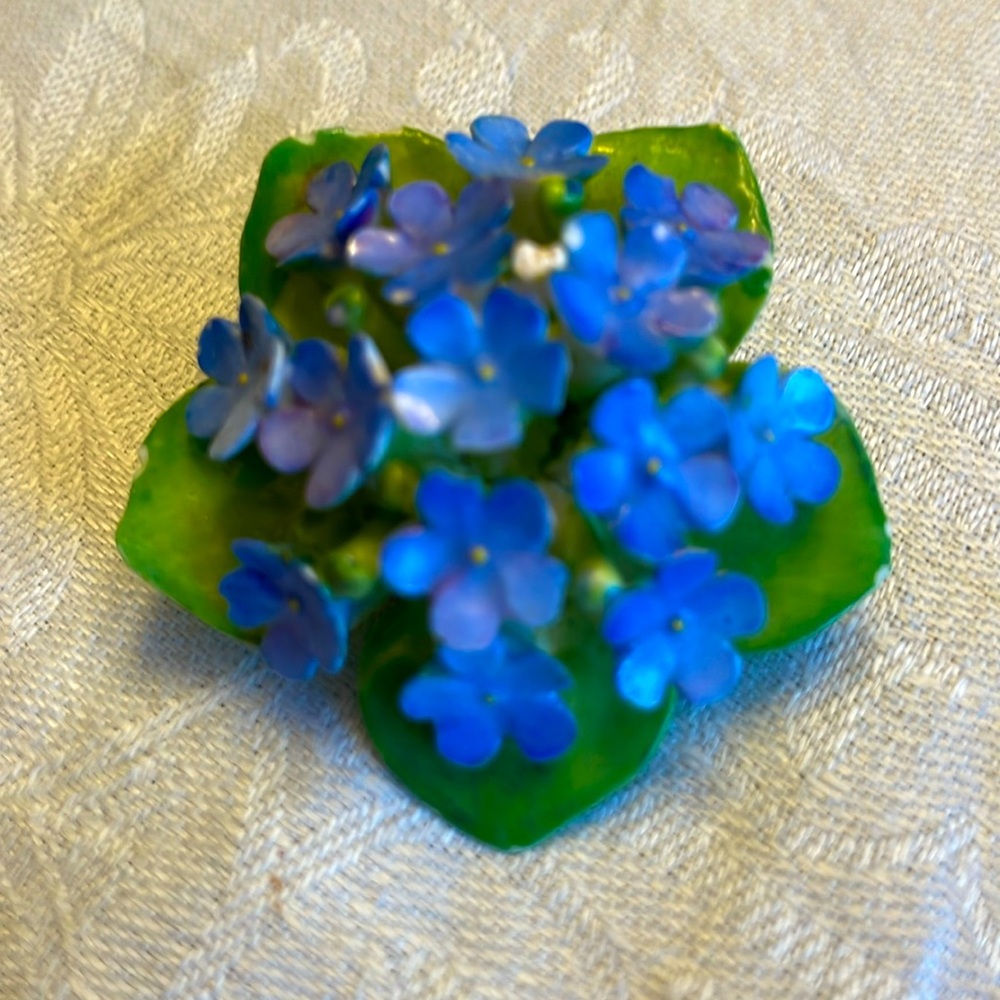 Vintage cara china stadfordshire  England broach